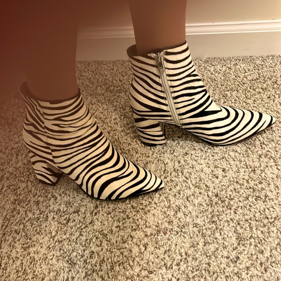 Marc Fisher Shoes - Beautiful high-end animal print booty like new !